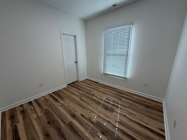 Building Photo - 815 Green Oaks St