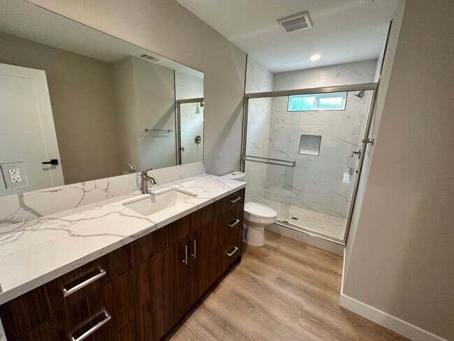 Building Photo - Fully Renovated in 2023!! 4BD/2BA on Tipton