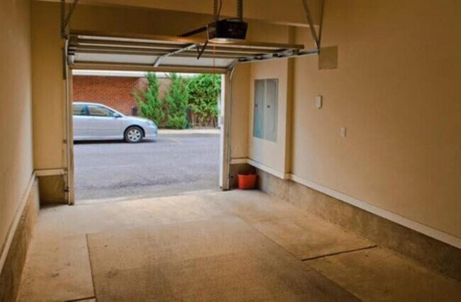 Building Photo - 75 Shoemaker Ct