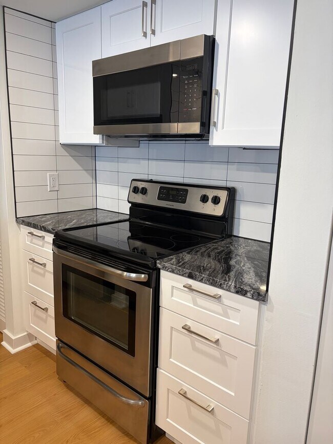 Building Photo - Welcome to Urban Elegance in the Heart of Historic Old City, Philadelphia