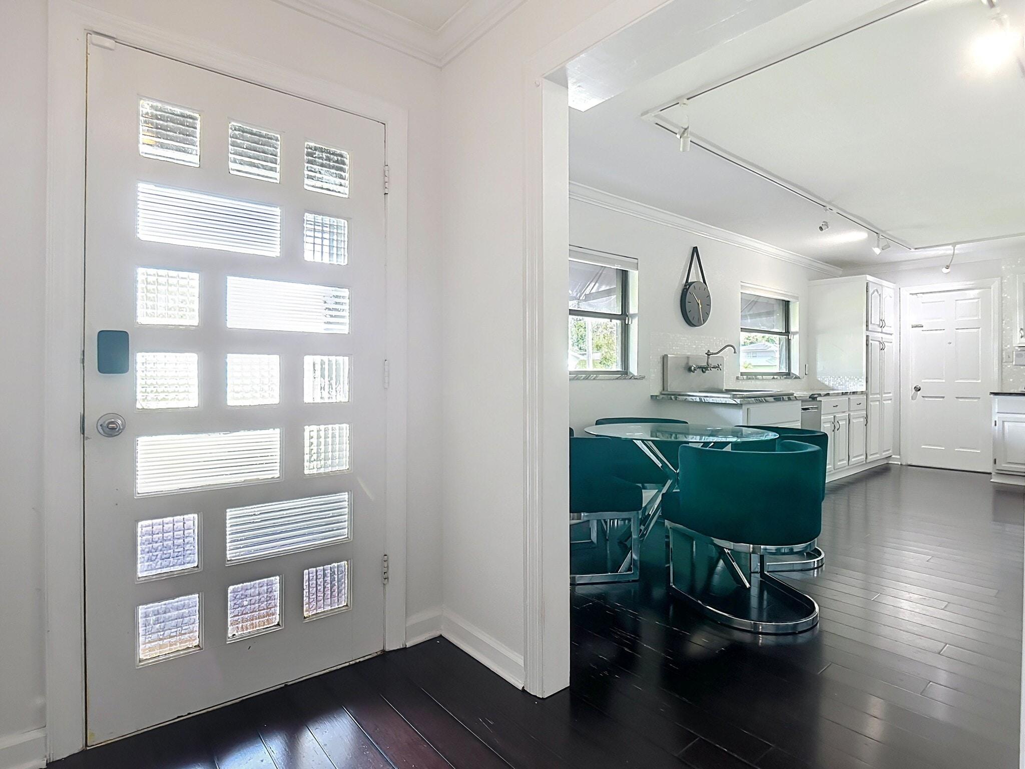 Entry way - 3319 Florene Dr