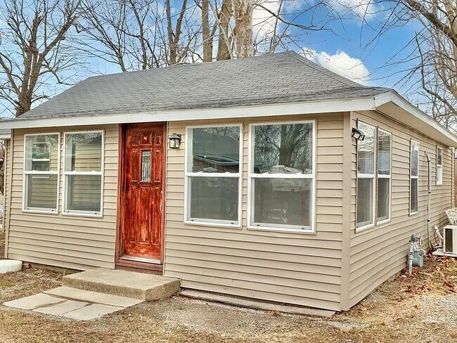 Building Photo - 305 Bass Ave