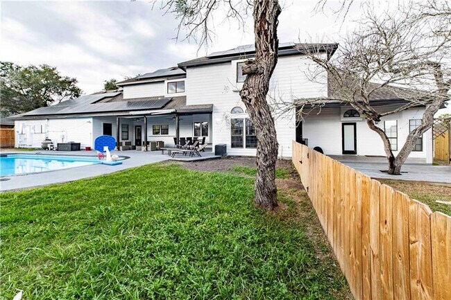 Building Photo - 4517 River Park Dr