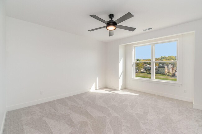 Building Photo - 617 Manhattan Blvd