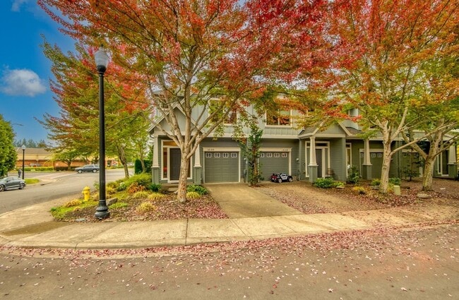 Building Photo - Beautiful Upscale End Unit Townhome with Lots of Updates! Walking Distance to Shopping & More!