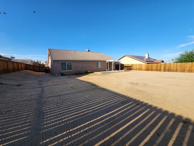 Building Photo - 71669 Sun Valley Dr