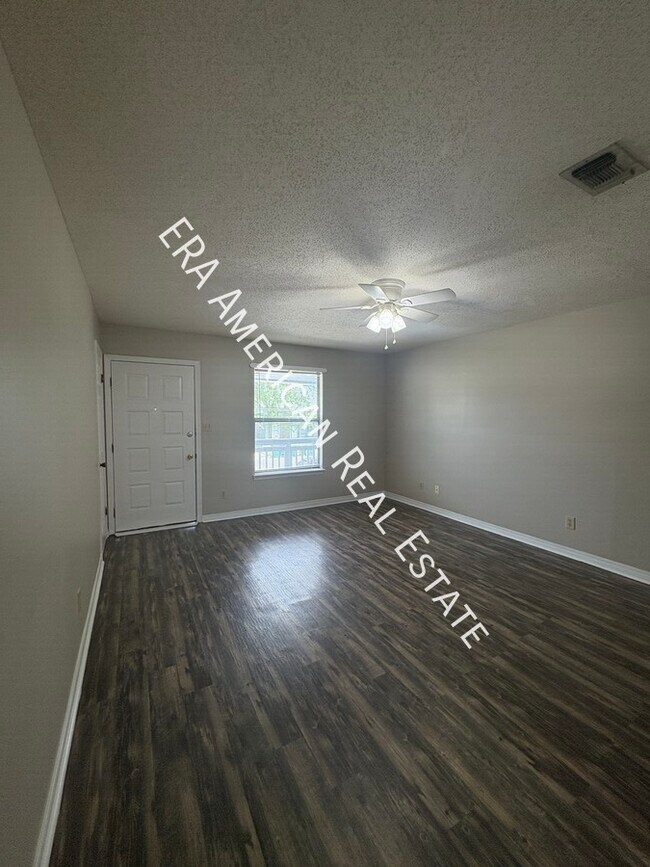 Building Photo - 520 Landview Dr