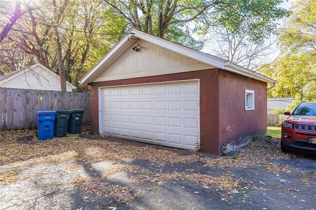 Building Photo - 1609 Culver Rd