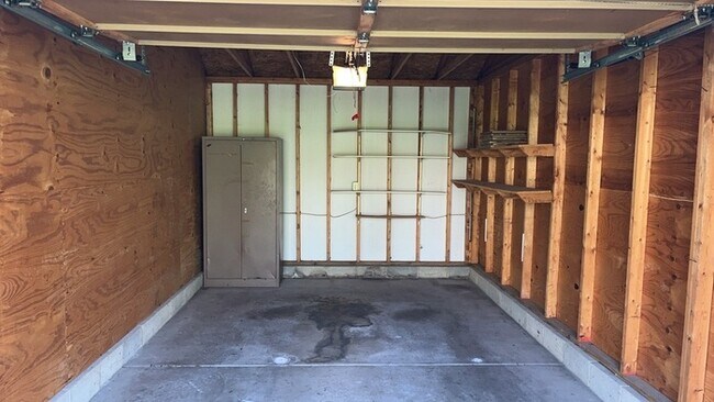 Building Photo - 1420 Lake Pointe Way