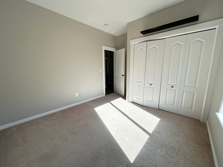 Building Photo - 5535 N Lolo Pass Ave