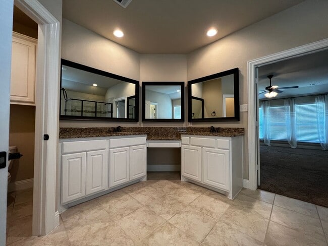 Building Photo - Cameron Lane