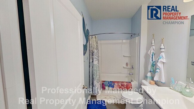 Building Photo - Spacious 4 BD/2 BA Home in Hawkeswater on the River