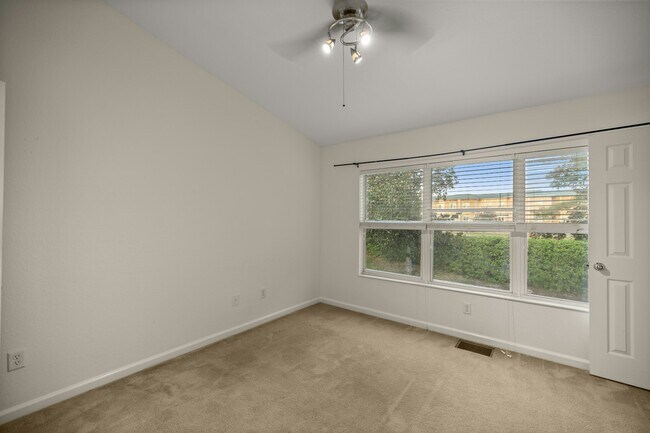 Building Photo - 4428 SW 49th Ave