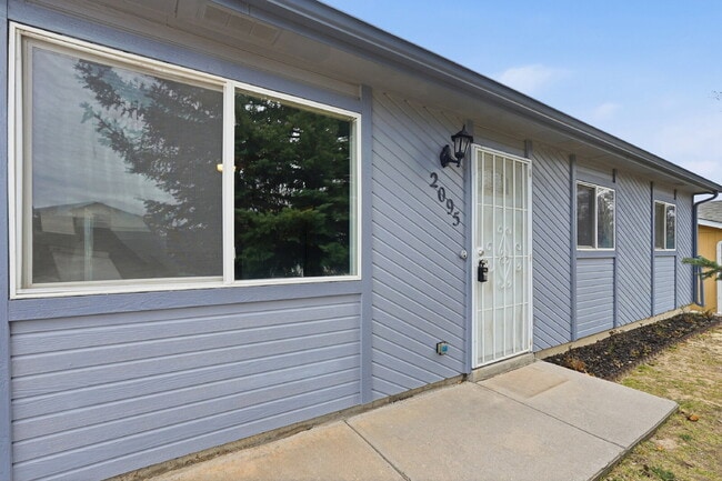 Building Photo - $1,840.95 - 3 Bed, 2 Bath Home with fenced yard and $300 move in special.