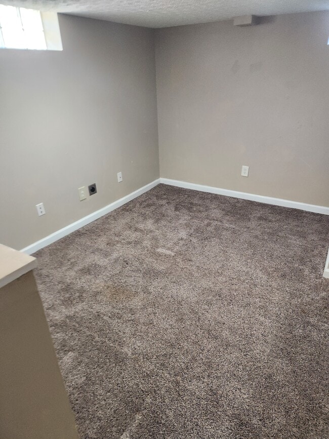 Building Photo - 168 Main St