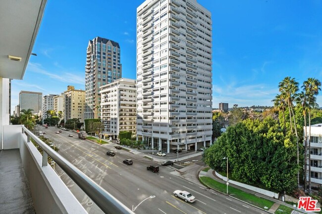 Building Photo - 10660 Wilshire Blvd