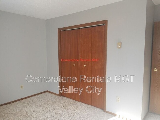 Building Photo - 918 9th Ave SE