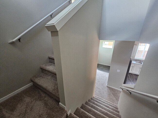 Building Photo - Stunning 4-Bedroom Pet-Friendly Home for L...