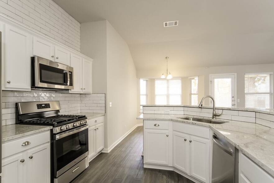 Building Photo - 407 Clarks Way