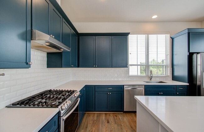 Building Photo - 2812 Grand Fountains Dr