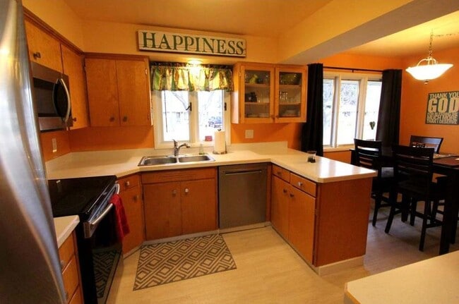 Building Photo - 2646 Yellowstone Ave