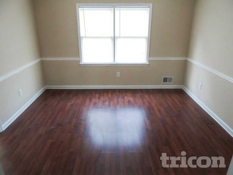Building Photo - 1102 Plantation Dr SE