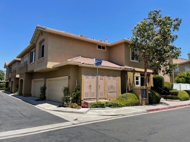 Building Photo - 2825 N Chevington Ct