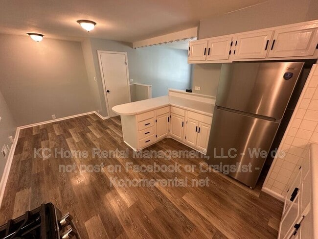 Building Photo - 10809 Ewing Ave