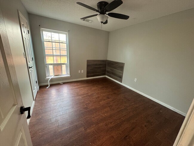 Building Photo - 3 BEDROOM  2 BATH 2 CAR GARAGE SITTING ON A CORNER LOT.  FEATURES INCLUDE: WASHER & DRYER HOOKUPS...