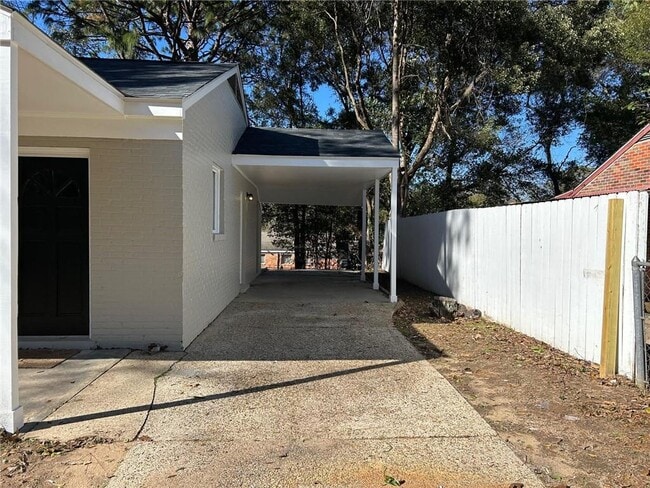 Building Photo - 4010 Sunnyvale Ln S