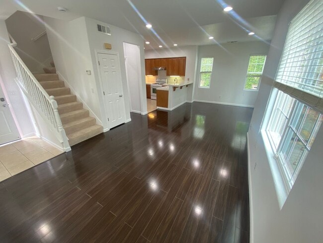 Building Photo - Beautiful & Spacious 3 Bedroom, 2.5 Bathroom Hayward Home – Prime Residential Location W Laundry,...