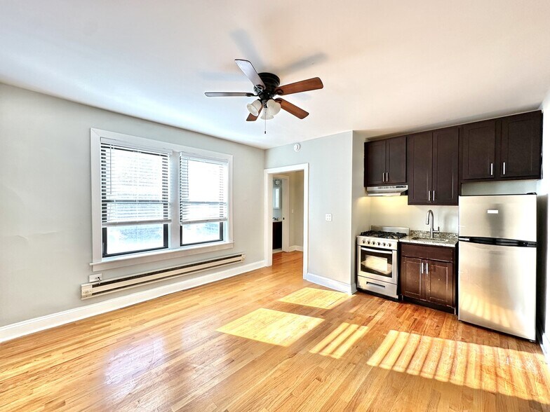 Building Photo - 627 W Patterson Ave