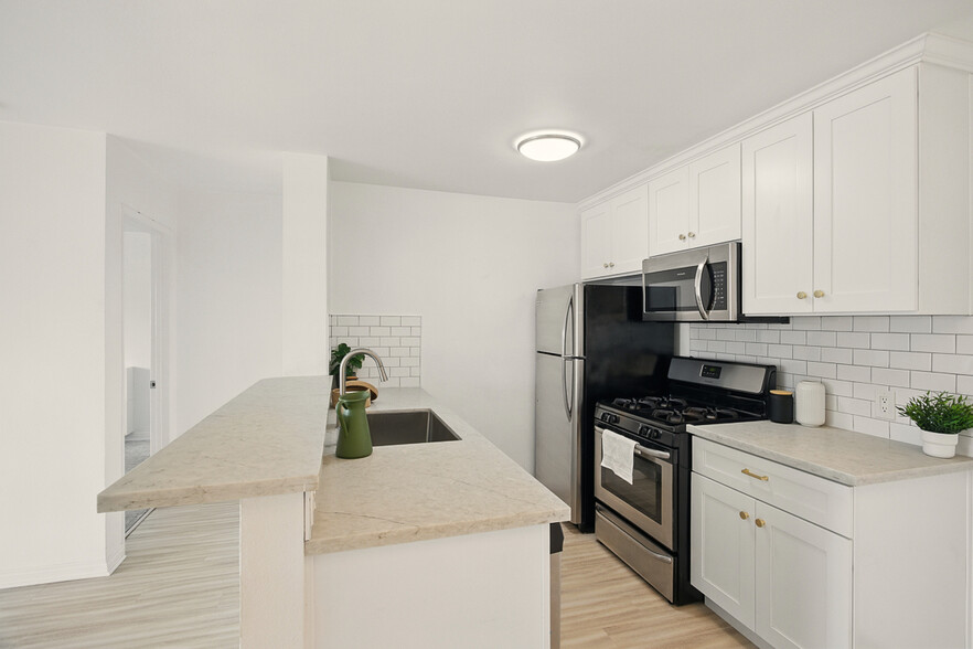 Building Photo - 4727 W 147th St