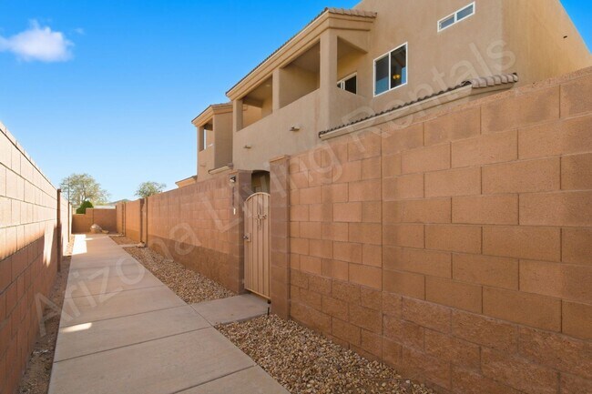 Building Photo - CENTRALLY LOCATED LA COSTA TOWNHOME