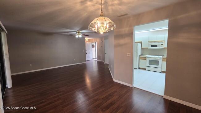 Building Photo - 816 Greenwood Manor Cir
