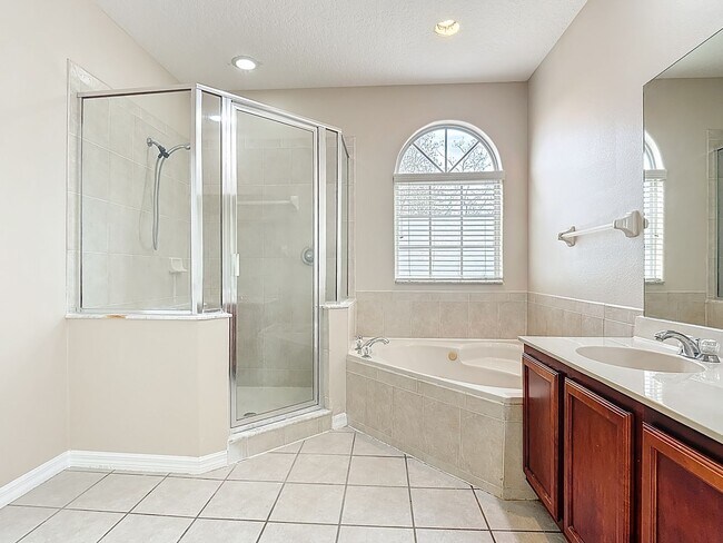 Building Photo - 3/2.5 Townhome