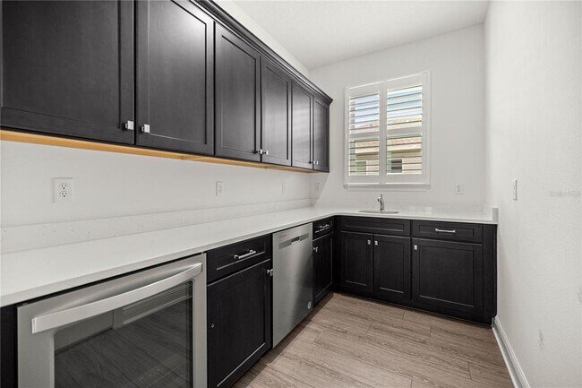 Building Photo - 5711 SW 78th Ave Rd