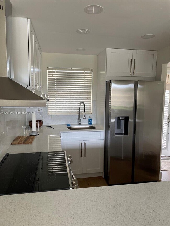 Building Photo - 8465 Sunrise Lakes Blvd