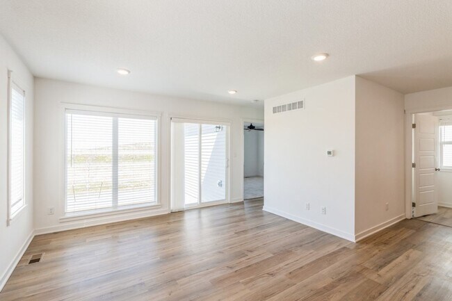 Building Photo - NEAR WAUKEE NORTHWEST!! 4 bedroom, 3 Bath Home In Waukee.