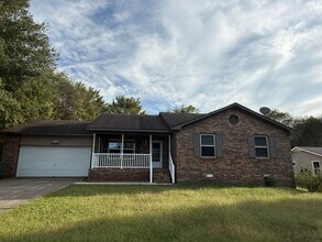 Building Photo - Beautifully Updated 3-Bedroom, 2-Bath Home...