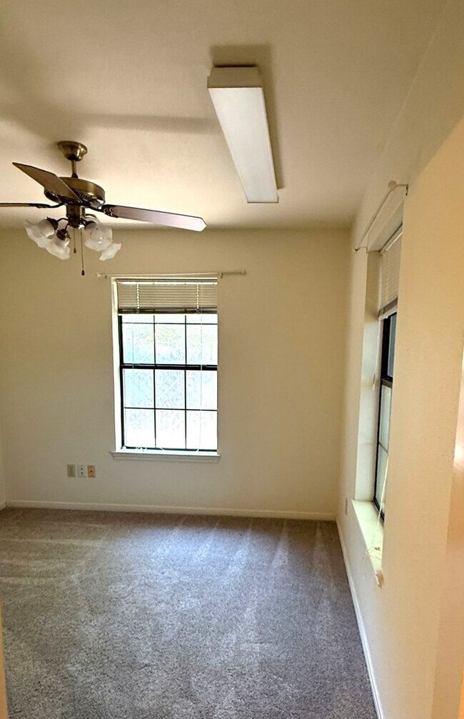 Building Photo - 137 Cibolo Creek Dr