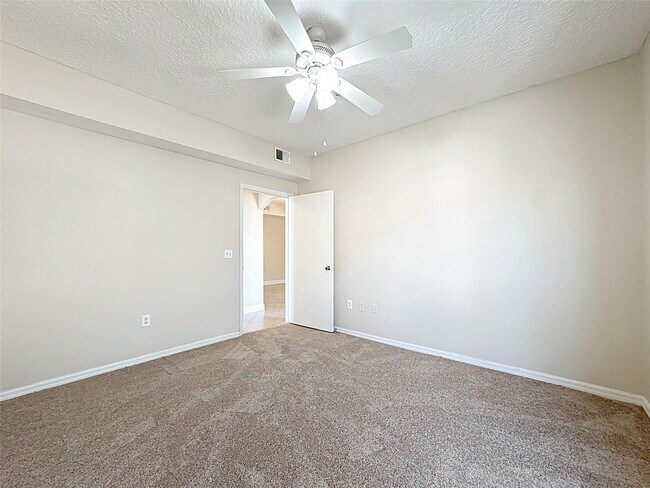 Building Photo - 5560 Metrowest Blvd