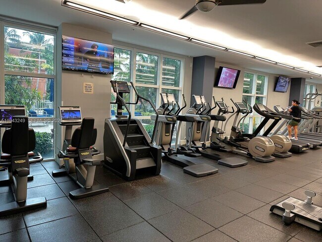 Building Photo - 2000 N Bayshore Dr