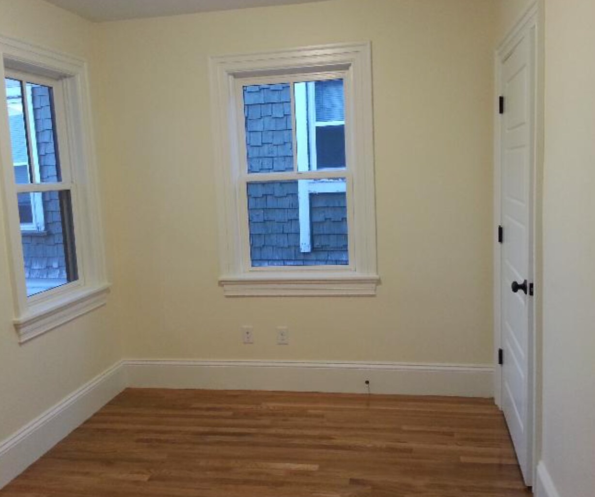Building Photo - 84 Linden St