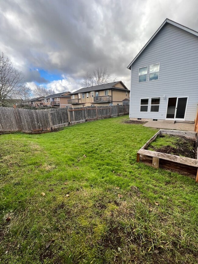 Building Photo - 3-bedroom 2 1/2-bathroom duplex