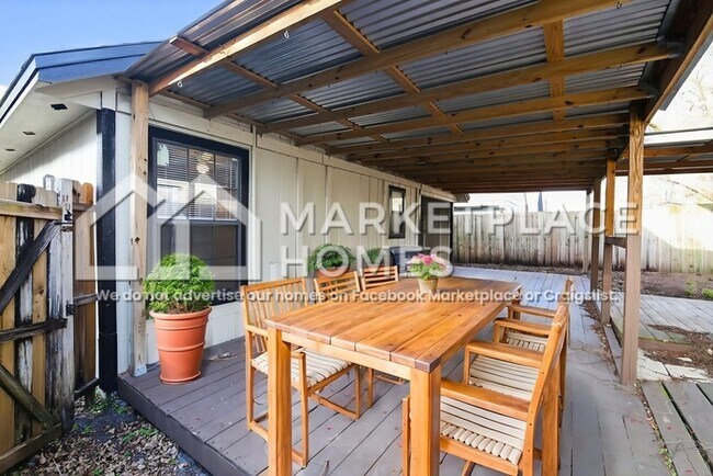 Building Photo - 1280 Independence Dr