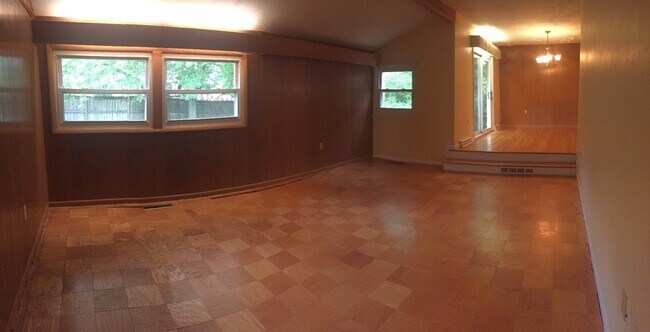 Building Photo - 4 Bedroom/2.5 Bathroom House Across from WL Intermediate School - $2100 per month