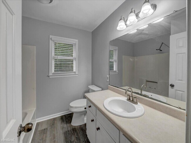 Building Photo - 2 br, 1.5 bath House - 5200 Forsyth Road