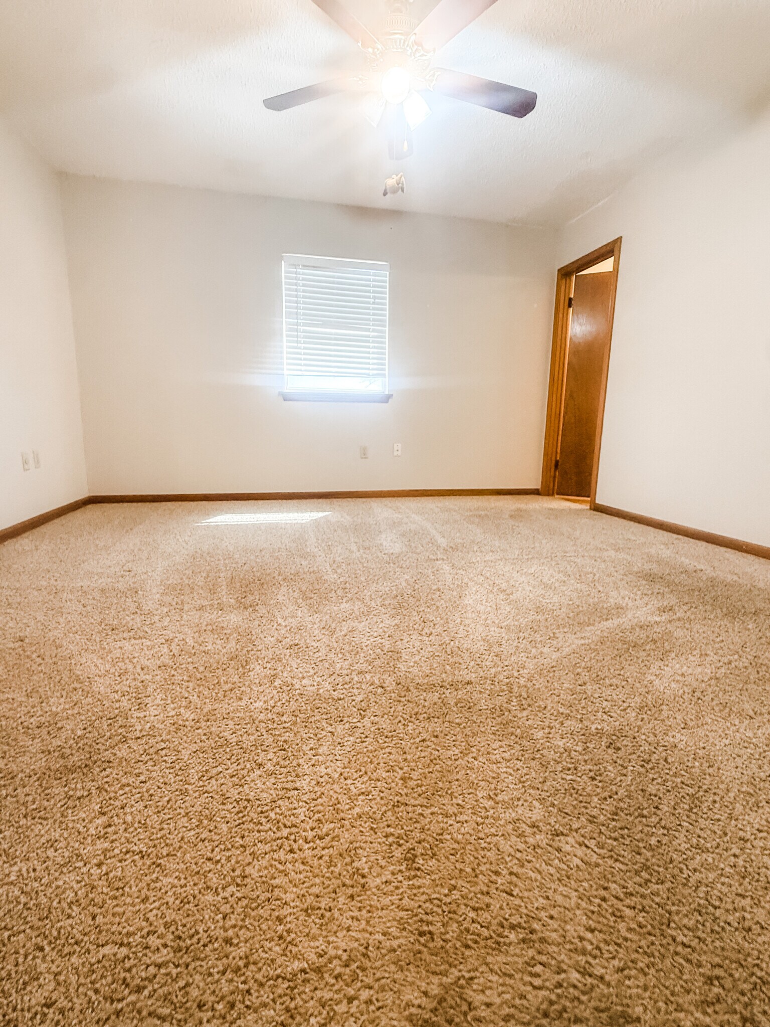 Building Photo - 214 Greenbriar Dr