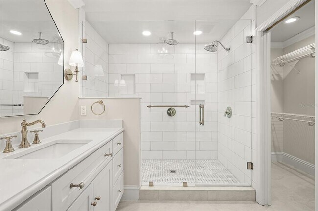 Building Photo - 648 Fitzwalter Dr